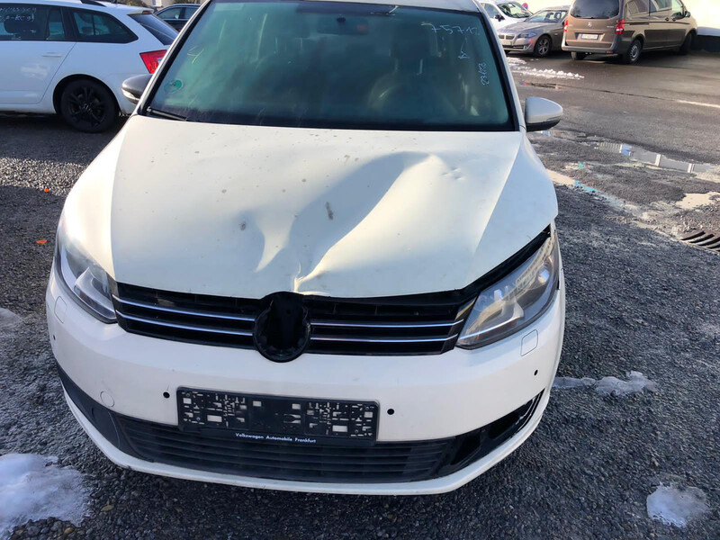 Капот Volkswagen Touran  2015 универсал 2.0 Дизель Полонное