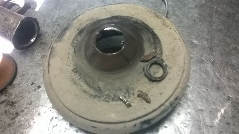 Чашка пружини задньої підвіски верхня Audi 100 C4  1993 2.8 Бензин 