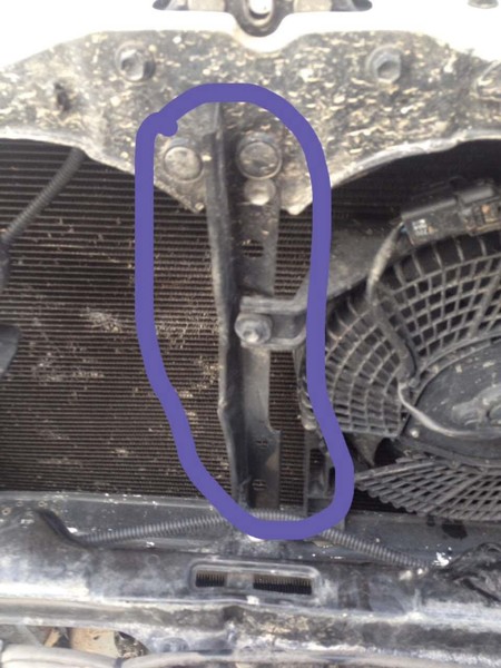 Поперечина вертикальная передней панели Toyota Sequoia  2010 5.7 Бензин Киев