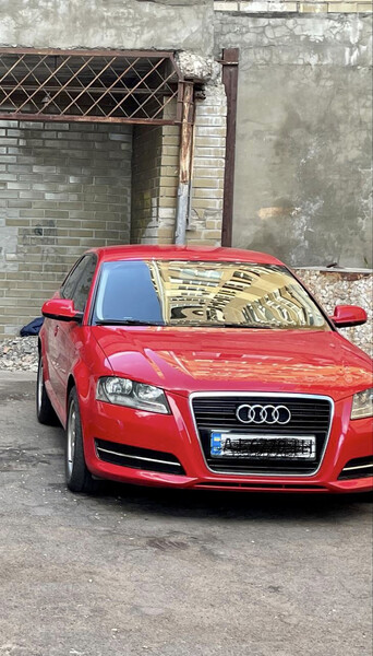 Решетка передняя Audi A3 2012 г.