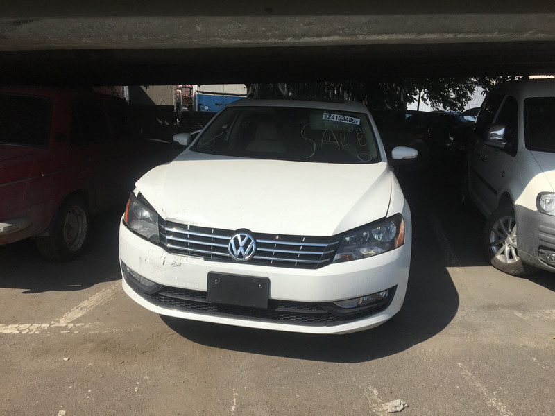 Решетка радиатора 561853651OQE   Volkswagen Passat