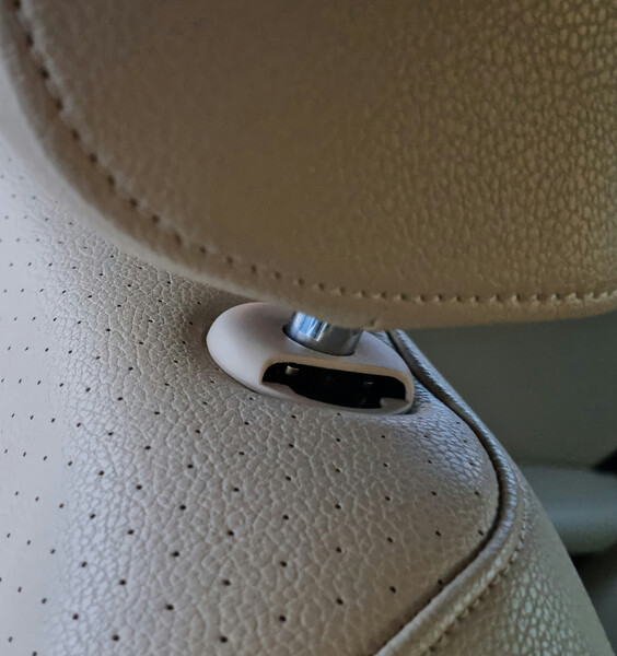 Фиксатор подголовника Volkswagen Jetta 6  2017 1.8 Бензин Вишневое