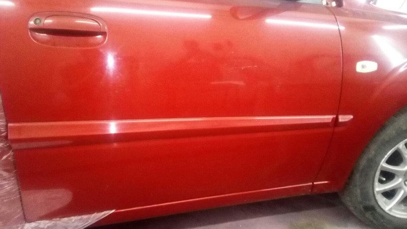 Молдинг передней левой двери Kia Rio 2011 г.  1.4 л бензин Днепр