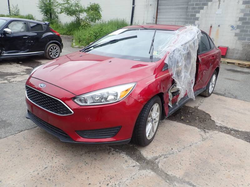 Ліве крило Ford Focus 3 2016 г.  2.0 л бензин Ровно