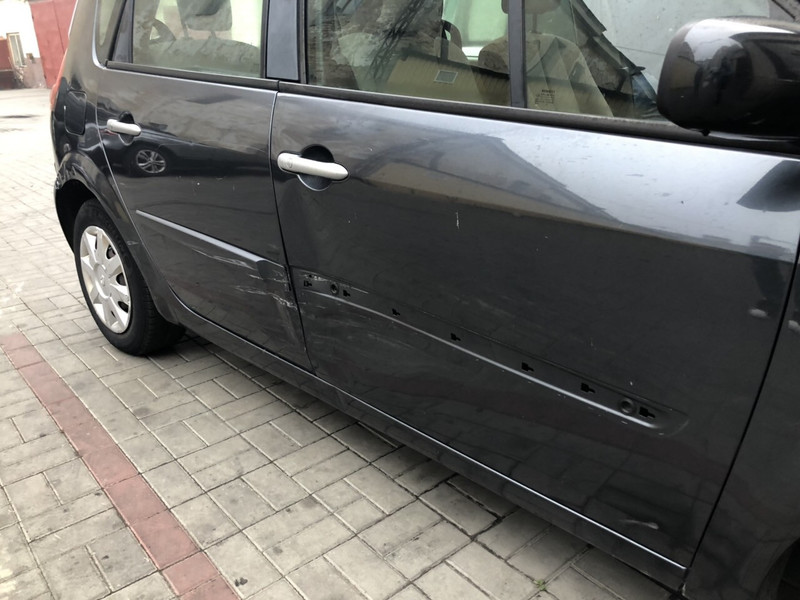 Дверь передняя Renault Scenic 2 универсал 2008 г.  1.5 л дизель Луцк