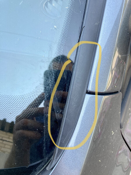 Молдинг лобового стекла Volkswagen Jetta 6  2014 1.8 Бензин Киев