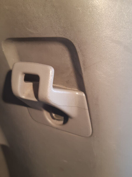 Держатель шторки багажника Nissan X-Trail T30  2006 Киев