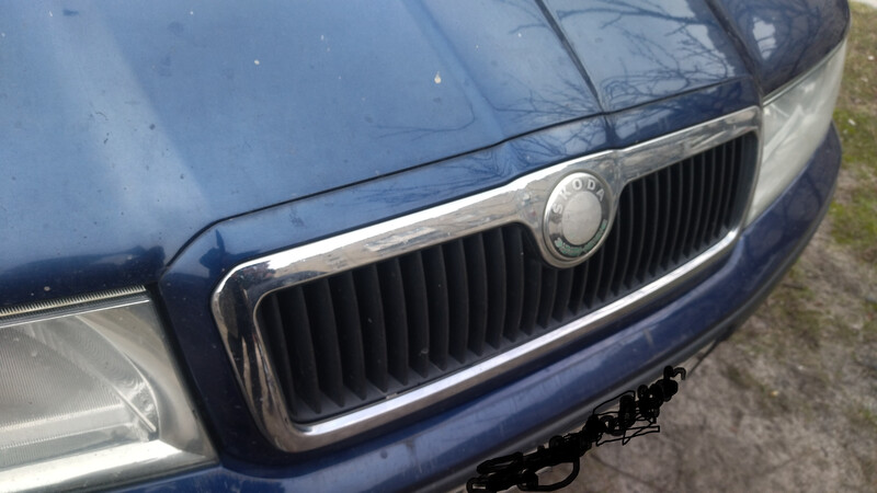 Решітка радіатора з хромом або без Skoda Octavia Tour  2006 1.6 Бензин Дубровица