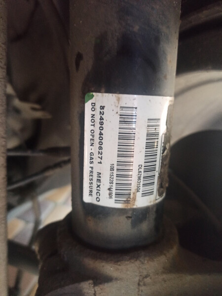 Передня стійка амортизатора BMW X3  2017 2.0 Бензин 