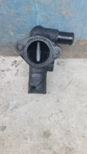 Патрубок системы охлаждения Suzuki Grand Vitara  2002 2.0 Дизель Надворная