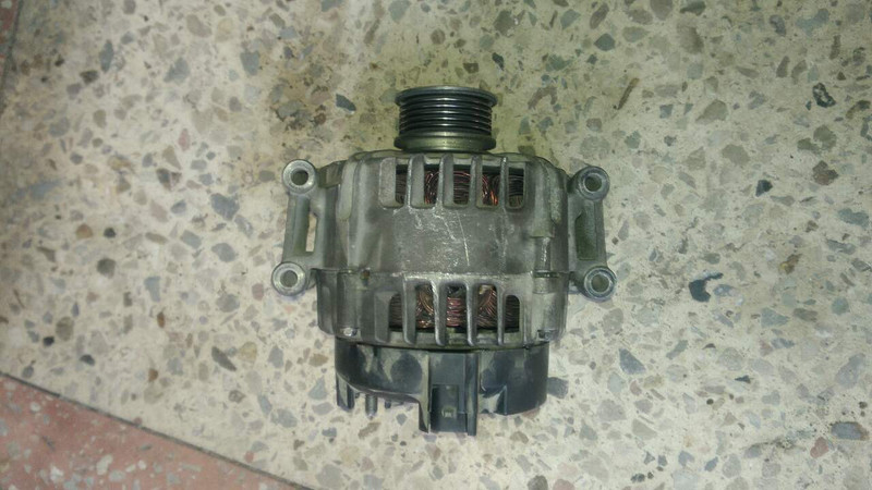 Генератор Audi A4 B6 2003 г.  2.0 л бензин Станично-Луганское