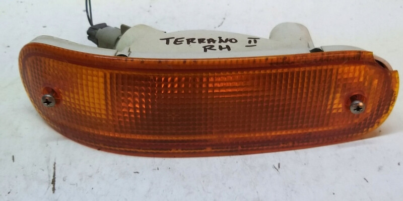 Поворотник правый Nissan Terrano II  1993 2.7 Дизель Краматорск