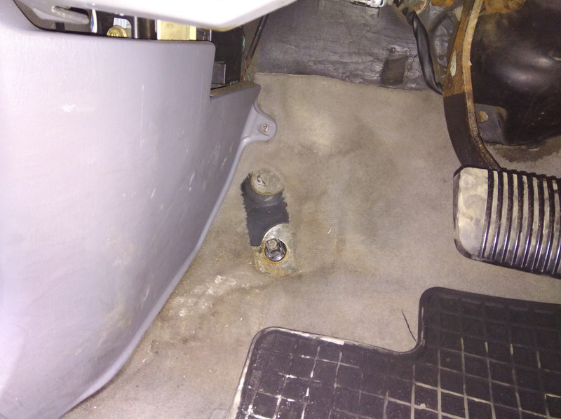 Подножка в салоне Lexus LX  2004 4.7 Бензин 