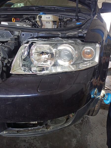 Фара передняя левая Audi A4 B6  2003 1.8 Бензин 