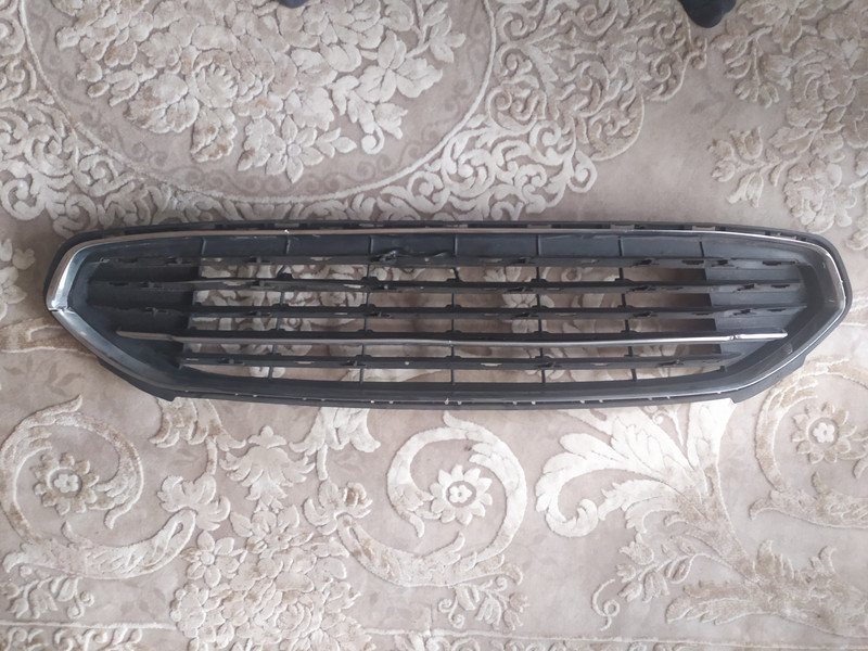 Решетка радиатора дорестайл или хром Ford Fusion  2013 2.0 Бензин 