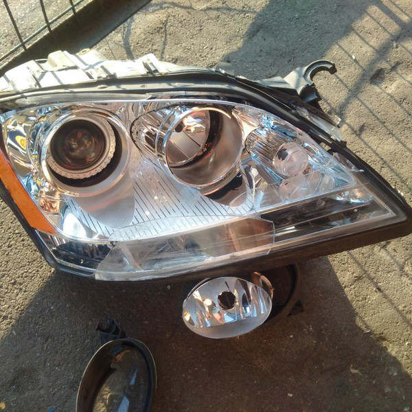 Фара передняя Mercedes-Benz M-Class W164  2007 3.5 Бензин Киев