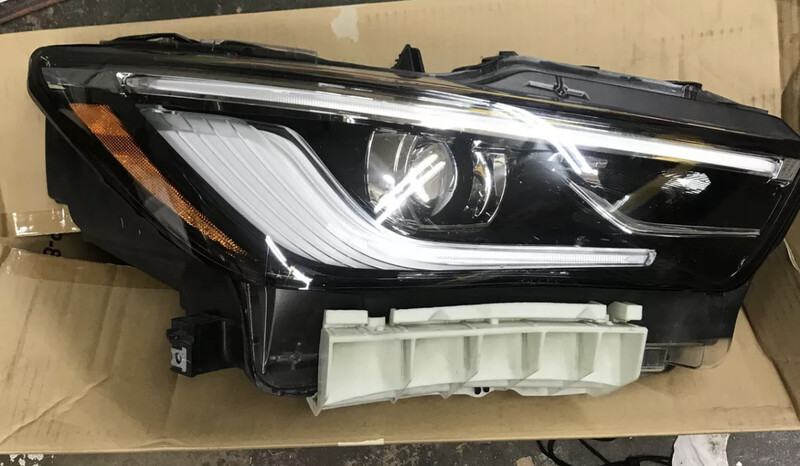 Фара передняя Infiniti QX80 2019 г.  5.6 л бензин Ровно