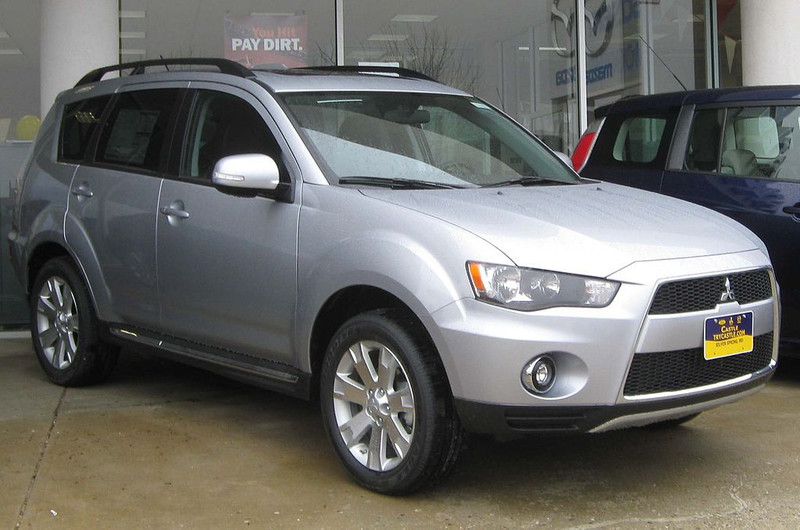 Бампер передній 6400D102   Mitsubishi Outlander XL