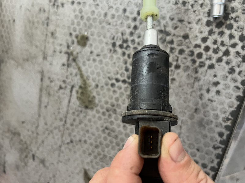 Головний циліндр щеплення з датчико стар стоп Peugeot 5008  2015 универсал 2.0 Дизель Городенка