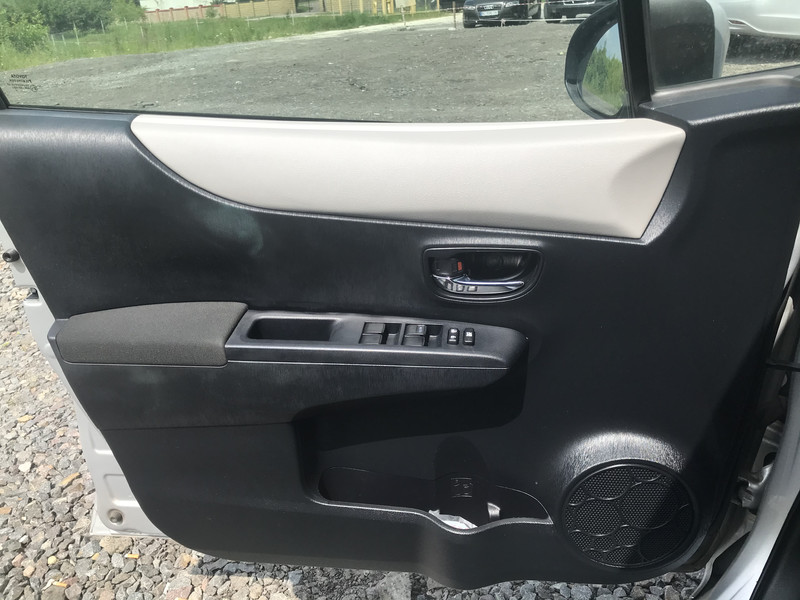 Карта двери Toyota Yaris  2012 хэтчбек 1.3 Бензин Львов