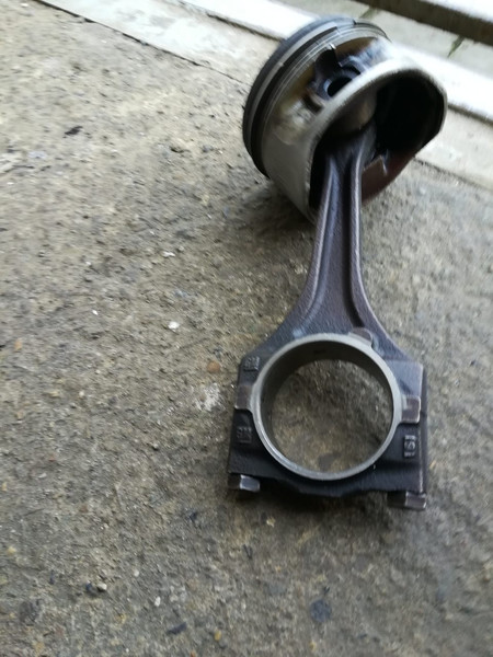 Шатун Opel Vectra В 1996 г.  2.0 л бензин Ровно