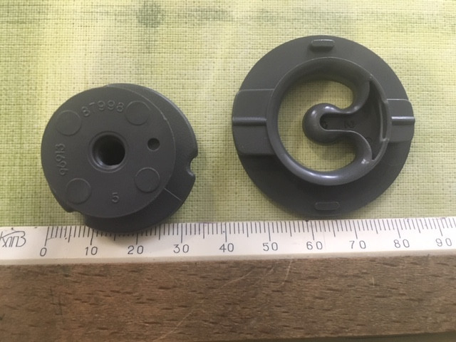 Крепление шторки багажного отсека Chevrolet Volt  2015 хетчбек 1.5 Гибрид 