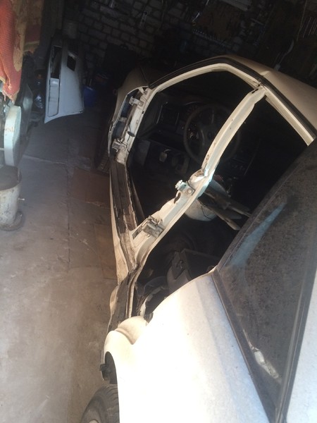 Средняя стойка с порогом водит. сторона, петли Audi 80 В4 1993 2.0 Бензин 