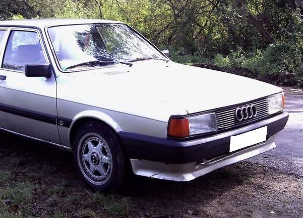 Поворотник передний правый Audi 80  1986 1.6 Бензин Чернигов