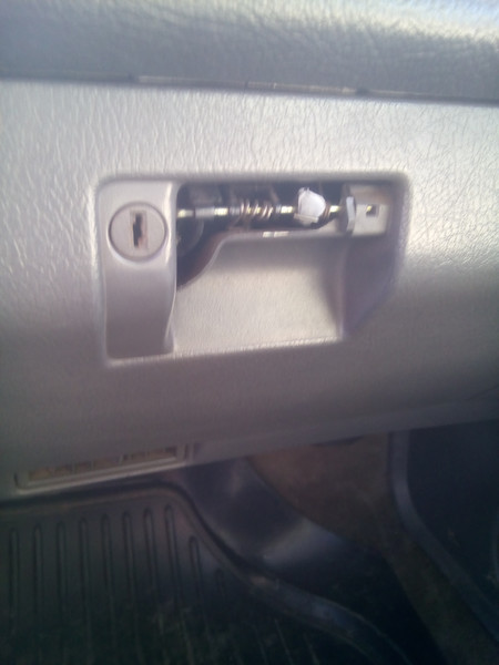 Ручка бардачка Mazda 626  1985 купе 2.0 Бензин Донецк