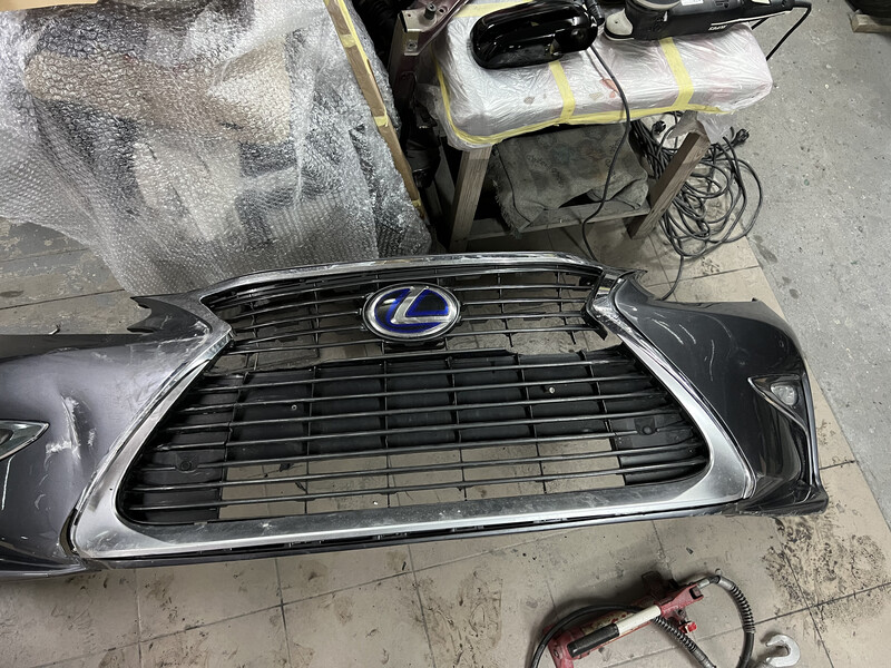 Решітка бампера Lexus ES 300 2016 р.  2.5 л гибрид