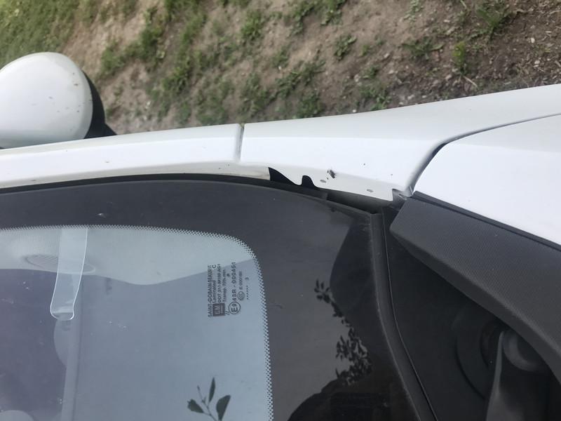 Пластик на крыльях возле лобового стекла Opel Meriva B  2011 1.7 Дизель 