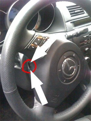 Заглушка на кермо Mazda 6  2008 2.0 Бензин Київ