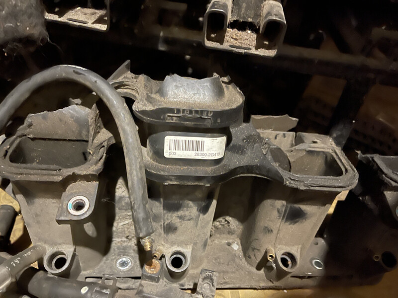 Впускной коллектор Kia Sportage 3  2011 20.0 Бензин 