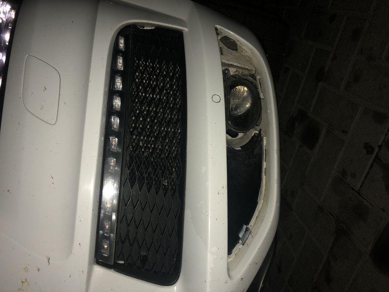 Левая решетка туманки переднего бампера Audi Q7  2010 4.2 Дизель Херсон