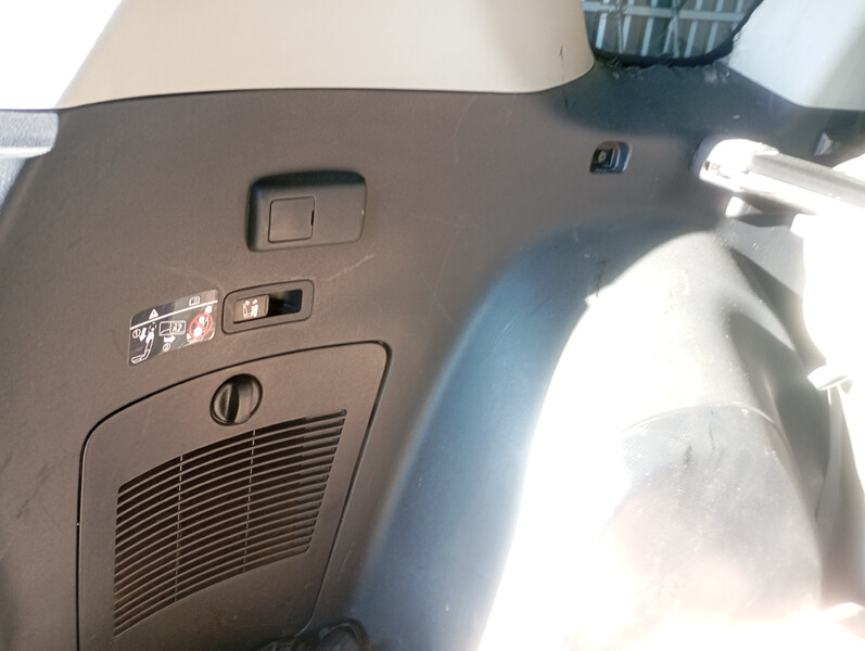 Обшивка багажника ліва сторона Mitsubishi Outlander XL  2010 2.4 Бензин Николаев