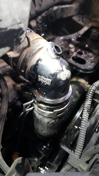 Трійник системи охолодження Toyota Avensis  2012 універсал 2.2 Дизель 