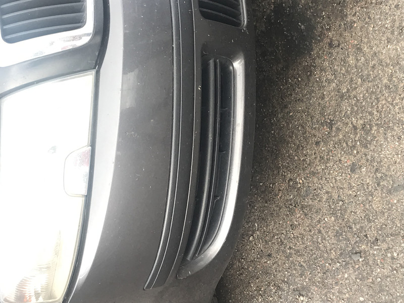 Решетка бампера Skoda Superb 2003 г.  2.0 л бензин Одесса