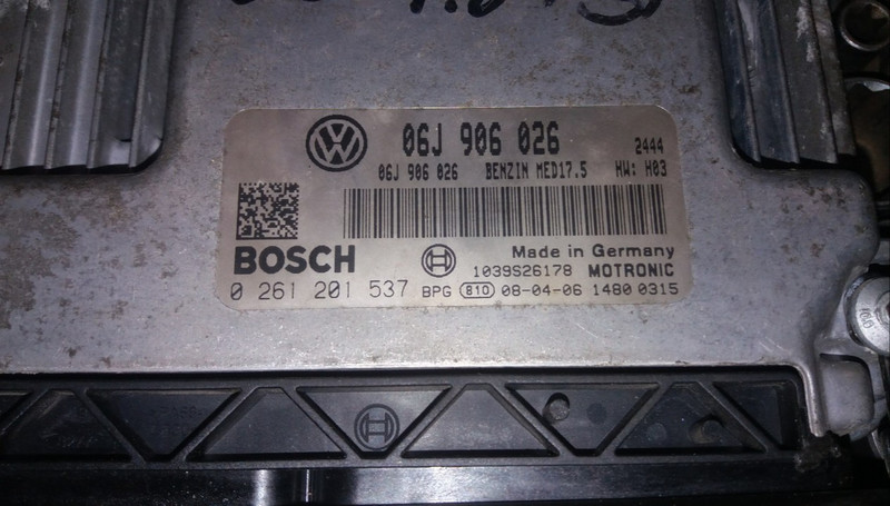 Електронний блок керування двигуном 06J 906 026   Volkswagen Passat