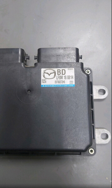 Электронный блок управления двигателем LF8M18881H   Mazda 3