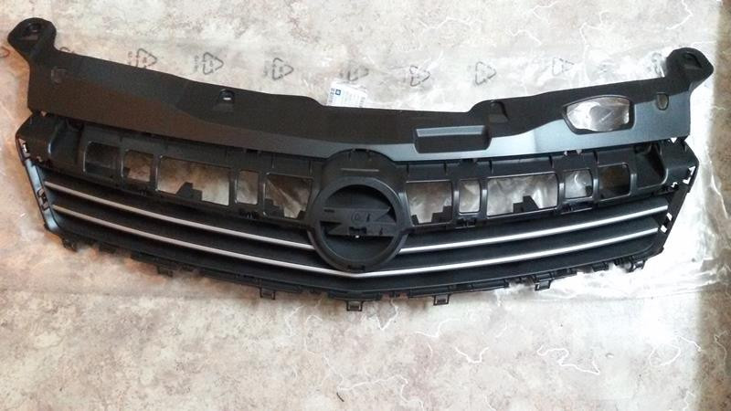 Решетка радиатора в сборе Opel Astra H хэтчбек 2011 г.  1.8 л бензин Киев