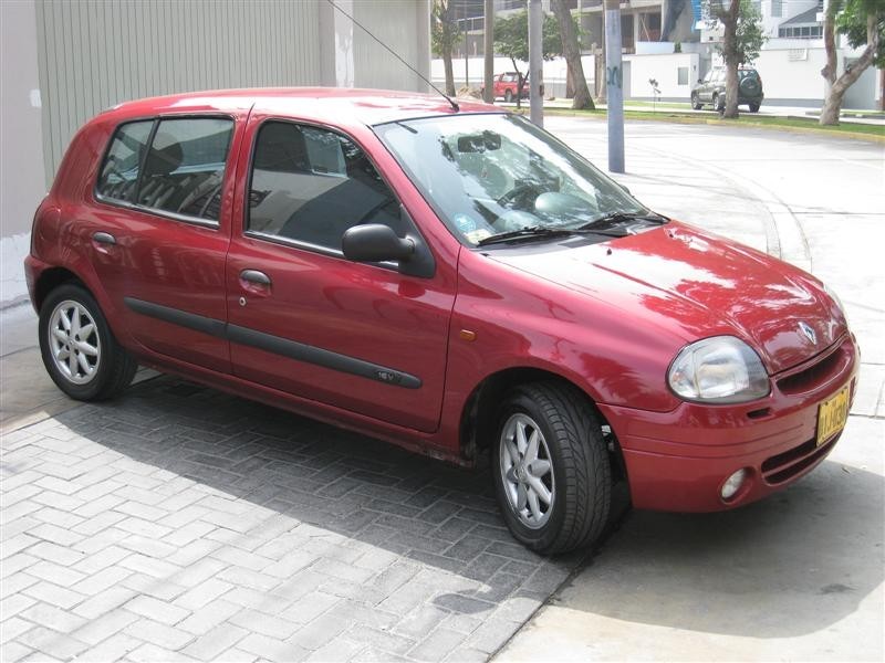Бампер передний Renault Clio хэтчбек 1999 г.  1.4 л бензин Хмельницкий