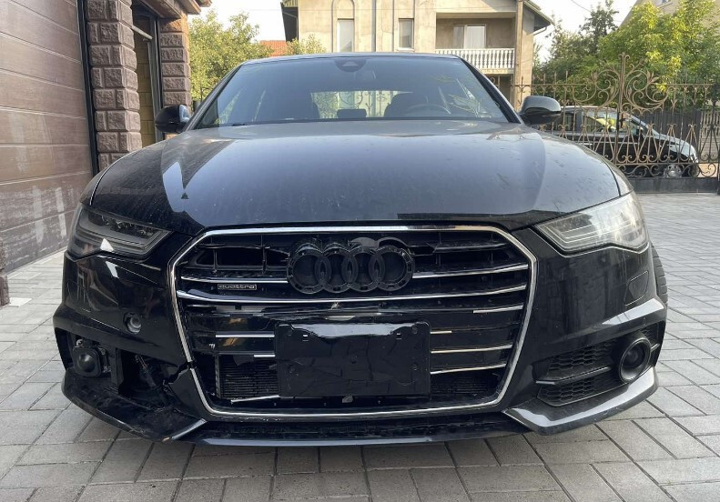 Рашітка радіатора під камеру Audi A6 С7 рестайл 2016 1.6 Бензин Луцк