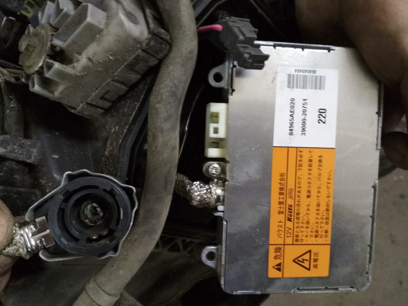 Блок розжига ксенона с фишкой Subaru Outback  2006 универсал 2.0 Бензин Киев