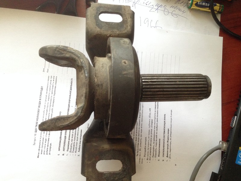 Передний карданный вал Mercedes-Benz Vito  2004 2.2 Дизель Доброполье