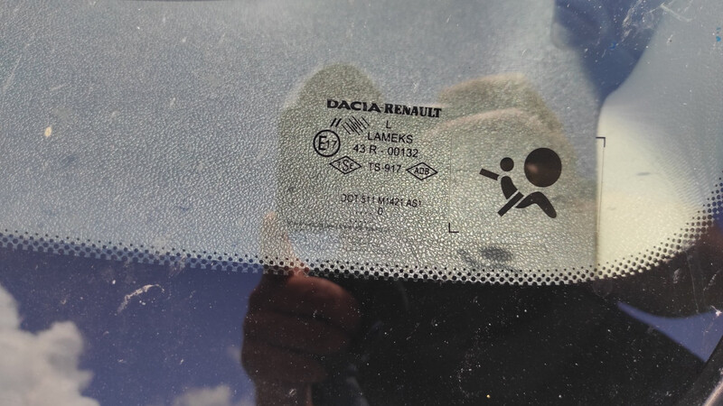 Лобове скло Dacia Logan універсал 2010 р.  1.6 л бензин