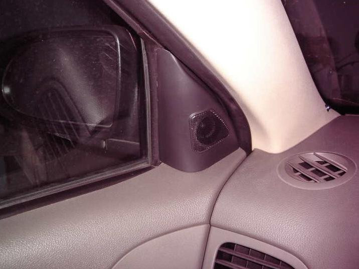 Динамики передних дверей Hyundai Accent  2008 1.4 Бензин 