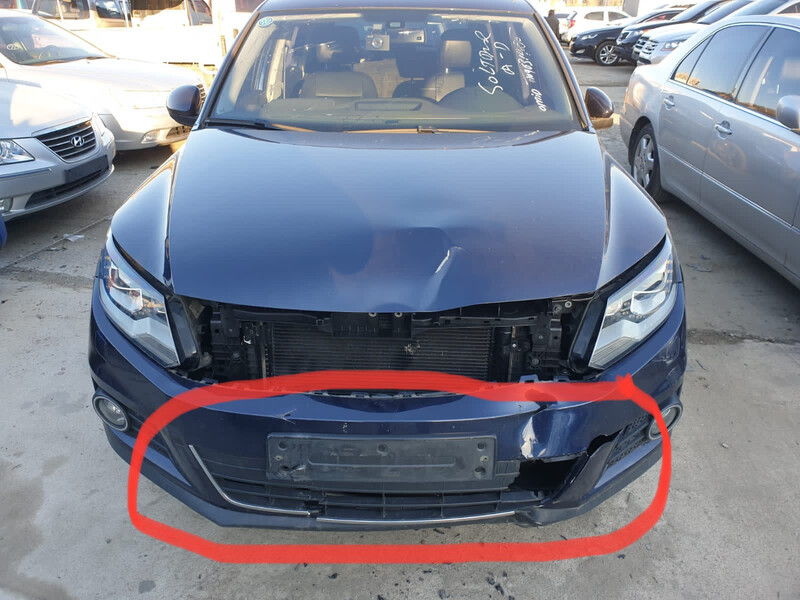 Решітка бампера центральна хром Volkswagen Tiguan  2014 2.0 Дизель Умань