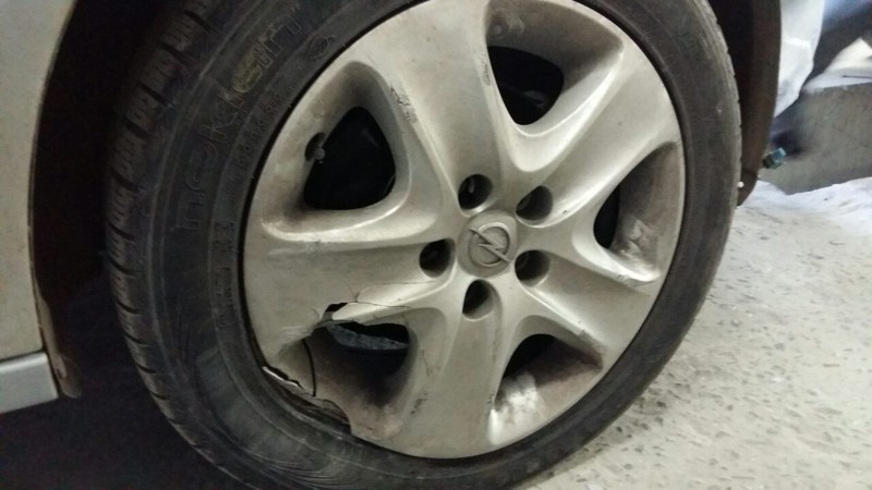 Диск с колпаком на 16 Opel Astra хэтчбек 2006 г.  1.4 л бензин Луцк