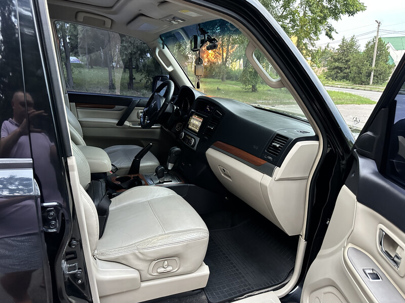 Переднее сиденье Mitsubishi Pajero Wagon  2008 3.2 Дизель Полтава
