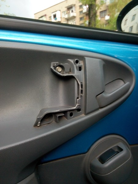 Ручка дверей у зборі Peugeot 107  2007 хетчбек 1.0 Бензин 